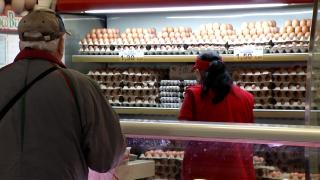 De ce lipsesc ouăle din supermarketuri, chiar dacă producem mai mult decât consumăm