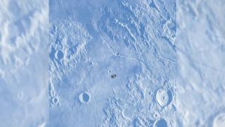 Imagini rare cu Stația Spațială Internațională în timp ce trece prin dreptul Lunii