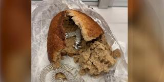 Doi români au fost arestaţi în Elveţia după ce poliţiştii au găsit în maşina lor bijuterii ascunse în pâine