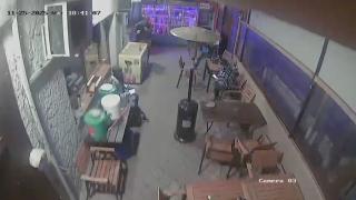 Momentul exploziei din Buftea, surprins de camera de supraveghere a unui magazin situat la 50 de metri de bloc