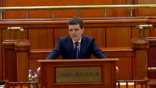 Nicușor Dan a prezentat în Parlament Strategia de Apărare: Rusia duce un război hibrid împotriva României