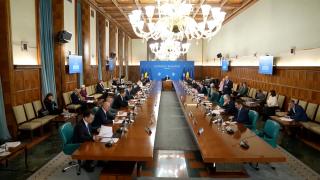 Bolojan anunţă concedieri şi tăieri de venituri la bugetari. Cine sunt angajaţii care vor fi trimişi acasă