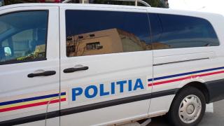 Doi copii au sunat la 112 şi spunând cineva e în pericol de moarte. Când au văzut agenţii, au fugit de acasă