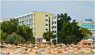 Voucherele de vacanță, tăiate la jumătate și acum amenințate cu desființarea. Anunţul ministrului Economiei