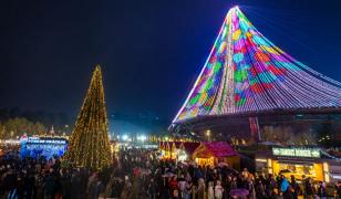 Târgul de Crăciun din Drumul Taberei s-a deschis cu artificii. Ce surprize de sezon îi aşteaptă pe bucureşteni