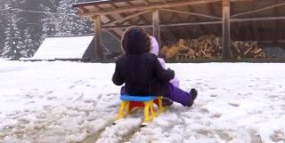 Atmosferă de basm la Rânca, de 1 Decembrie. Turiștii au umplut stațiunea