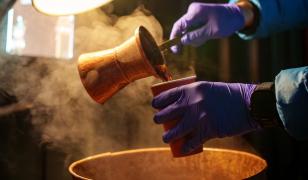 Cât costă un pahar de vin fiert la târgurile de Crăciun din Capitală