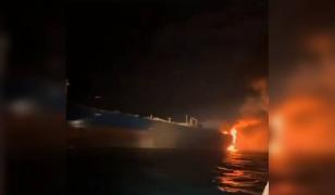 Două petroliere, în flăcări în largul Turciei după ce ar fi lovit o mină. Autoritățile indică un posibil atac