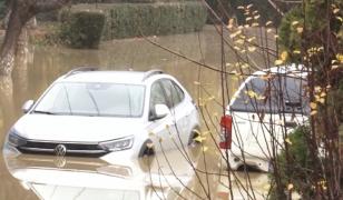 Inundaţii în trei judeţe, după o săptămână de ploi. Hidrologii extind avertizările pe mai multe râuri din ţară