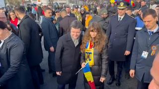 Nicușor Dan, baie de mulțime de două ore după parada de 1 Decembrie. Ce i-au transmis românii