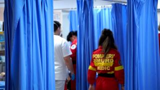 Un bărbat din Gorj s-a electrocutat când a vrut să curețe drumul de crengi. Printre ramuri erau cabluri rupte