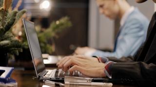 Tot mai multe joburi cer competențe AI. Ce trebuie să știi ca să rămâi competitiv