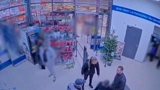 Un bărbat a încercat să "fenteze" casa cu sacoşa plină cu alcool. Ghinionul a venit fix la ieşirea din magazin