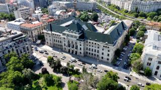 Alegerile din Capitală blochează reformele. Preşedintele şi Guvernul, în campanie electorală