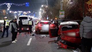Accident cu cinci mașini pe Calea Văcăreşti, în București. Unul dintre șoferi era băut