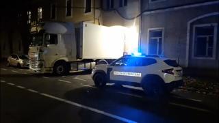 Ţigări de peste un milion de euro, descoperite în TIR-ul unui şofer român în Vama Nădlac