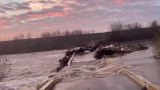 Un pod peste Argeş s-a rupt, la 20 km de Bucureşti, în urma deversărilor de la barajul Mihăileşti