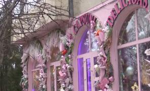 Cum încearcă antreprenorii să atragă clienţi în perioada Crăciunului: a început competiţia decoraţiunilor