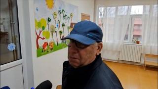 Reacţia unui bărbat, prins că şi-a fotografiat buletinul de vot. 