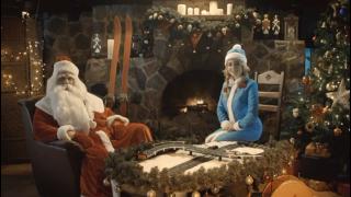 Moș Crăciun se digitalizează: cei mici îl pot vedea și pot primi mesaje video chiar din sufragerie