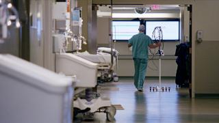 Occidentul se pregăteşte pentru super-gripă: în UK, 112 e apelat de 7.000 de ori pe zi. Care sunt simptomele