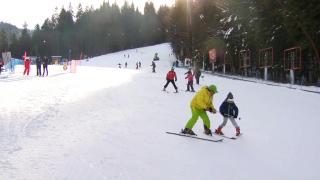 Iarna blândă ține pârtiile închise. Unde mai pot schia românii anul acesta