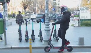 Ce amendă rişti dacă te prinde poliţia pe trotinetă electrică fără poliţă RCA. 