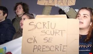 Mii de români cer în stradă o justiţie curată, în timp ce sute de magistraţii confirmă problemele din sistem