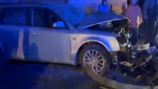 Accident în Bistriţa, patru persoane la spital după ce doi şoferi de 19 şi 21 de ani s-au ciocnit violent