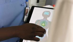 Româncele cu endometrioză ar putea primi o zi liberă plătită pe lună. Proiectul a trecut de Senat