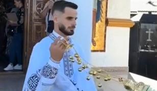 Bărbat din Galaţi acuzat de înşelăciune se dă din nou drept preot. Ţine slujbe şi strânge donaţii