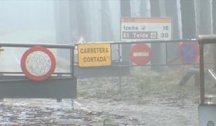 Furtuna Emilia face ravagii în Insulele Canare. Zăpadă în Tenerife, drumuri înghețate și apeluri la urgenţă