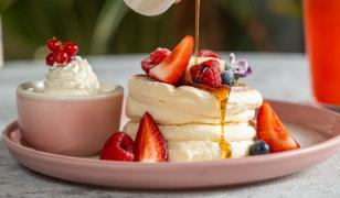 Clătitele japoneze, noile vedete ale deserturilor. Cât costă o porţie demnă de postat pe Instagram