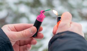 Primele victime ale petardelor: un copil de 8 ani, rămas fără un deget. 