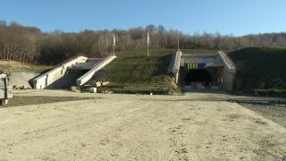Primul tunel de autostradă, gata mai devreme. Blocaj pe alte sectoare la Sibiu-Piteşti