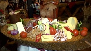 Carne, cozonaci şi vin: cât costă masa de Crăciun în 2025