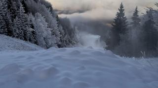 Sezonul de schi în Postăvaru, deschis cu zăpadă artificială. Cum va fi vremea de Crăciun şi Anul Nou