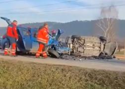 O şoferiţă de 78 de ani a provocat un accident în Cluj, după ce a intrat pe contrasens. 3 persoane, la spital