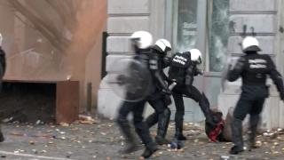 Proteste violente la Bruxelles. Forţele de ordine au folosit gaze lacrimogene