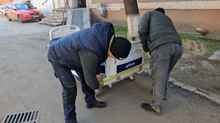 Dorel loveşte la Botoşani. Spitalul Judeţean a comandat 600 de paturi noi care nu au loc pe uşi