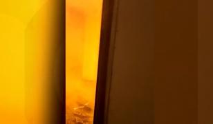 Explozie urmată de incendiu într-un bloc din Brașov. Flăcările au pornit dintr-un apartament plin de deșeuri