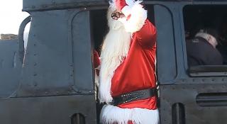 Tradiţia Ignatului la Sovata: părinţii, la pomana porcului, copiii la plimbare cu Mocăniţă şi Moş Crăciun