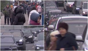 Străzile şi mall-urile, blocate în căutarea cadourilor de Crăciun