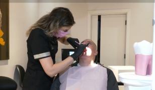 Vin din Europa în România pentru a-şi rezolva problemele dentare: "Aici e la jumate"