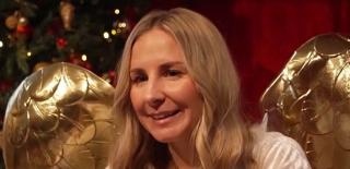 Moş Crăciun pregăteşte cadourile pentru cei cuminţi. Christkind a citit scrisori primite din toată lumea