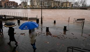 Crăciun sub coduri meteo în Europa. În Franţa a plouat în trei zile cât pentru patru luni