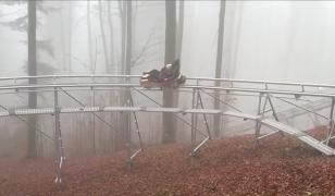 Cât costă să te dai cu "sania de vară" în Bucovina, pe un traseu de peste 1 km, în orice anotimp