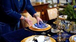 Cum transformi masa de Crăciun într‑un decor memorabil cu doar câteva accente de culoare