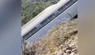 Un tren cu 250 de pasageri a deraiat în Mexic. Cel puţin 13 persoane au murit, 98 au fost rănite