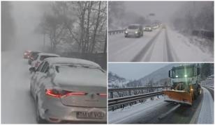 Circulaţie reluată pe Valea Oltului după ce mai multe TIR-uri staţionate au blocat utilajele de deszăpezire